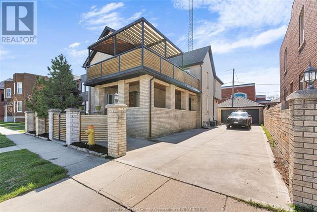 309 Chilver, House detached with 4 bedrooms, 2 bathrooms and null parking in Windsor ON | Image 2