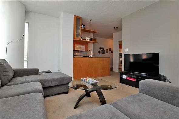 203 - 35 Mariner Terr, Condo with 1 bedrooms, 1 bathrooms and 1 parking in Toronto ON | Image 3
