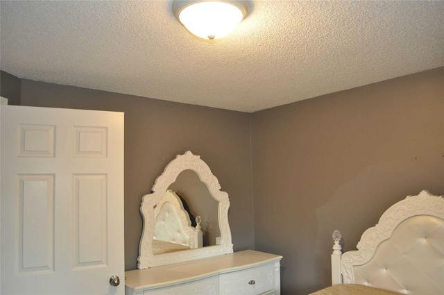 49 Blair Cres, House detached with 4 bedrooms, 3 bathrooms and 6 parking in Barrie ON | Image 4