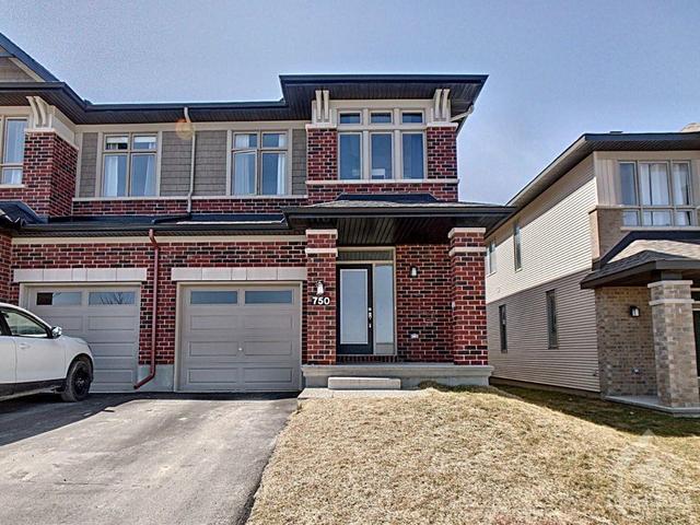 750 Putney Crescent, Townhouse with 4 bedrooms, 3 bathrooms and 3 parking in Ottawa ON | Image 1