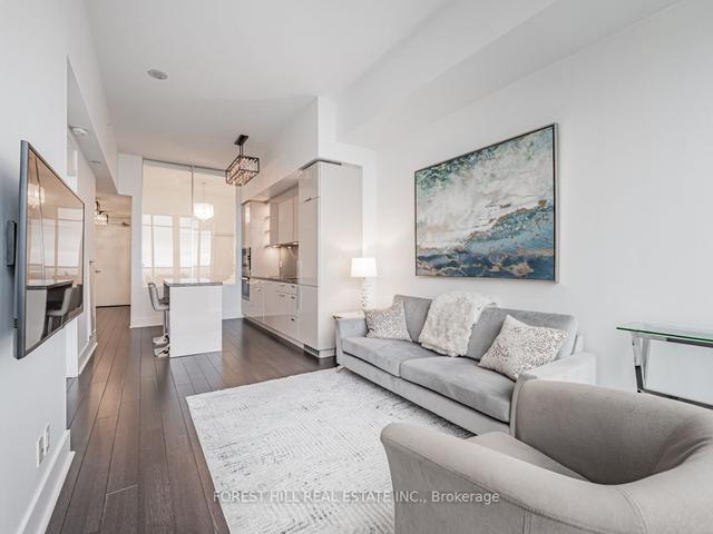 2505 - 32 Davenport Rd, Condo with 2 bedrooms, 2 bathrooms and 1 parking in Toronto ON | Image 4