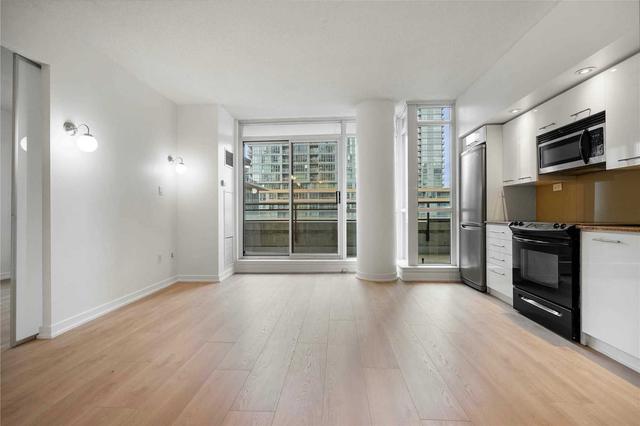 822 - 8 Telegram Mews, Condo with 2 bedrooms, 2 bathrooms and 1 parking in Toronto ON | Image 2