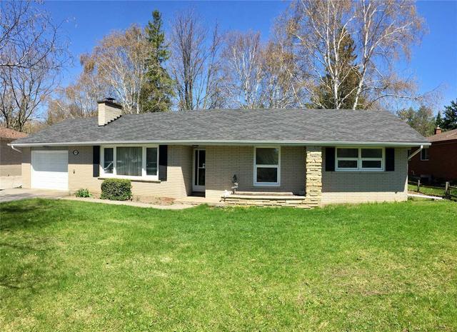 1930 Innisfil Beach Rd, House detached with 3 bedrooms, 1 bathrooms and 4 parking in Innisfil ON | Image 1