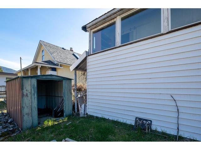 217 Currie Street, House detached with 2 bedrooms, 1 bathrooms and null parking in Warfield BC | Image 28