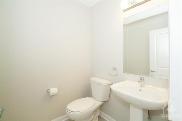 173 Bending Way, Townhouse with 3 bedrooms, 3 bathrooms and 2 parking in Ottawa ON | Image 12