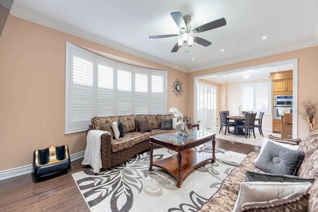 8 Orangeblossom Tr, House detached with 4 bedrooms, 6 bathrooms and 6 parking in Brampton ON | Image 4