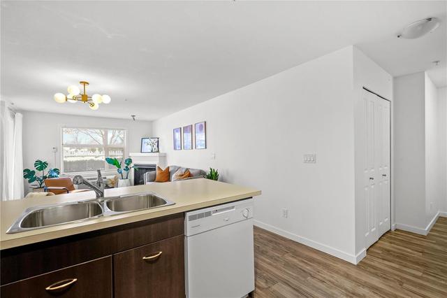 117 - 533 Yates Road, Condo with 1 bedrooms, 1 bathrooms and 1 parking in Kelowna BC | Card Image