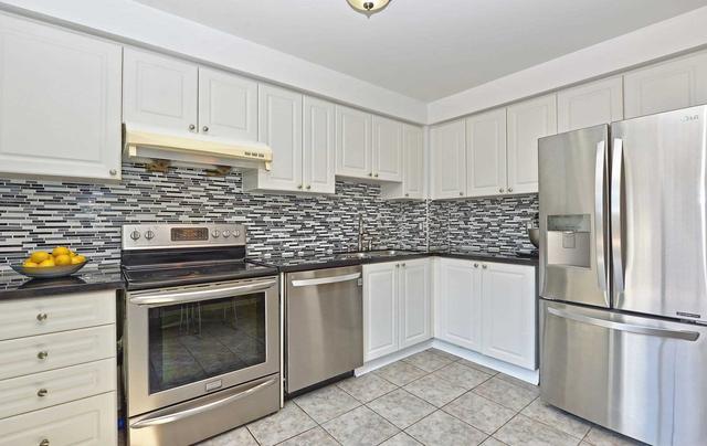 41 Sufi Cres, House attached with 3 bedrooms, 4 bathrooms and 3 parking in Toronto ON | Image 5