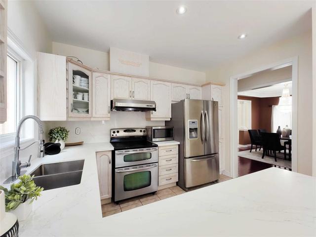80 Lexington Rd, House detached with 4 bedrooms, 4 bathrooms and 6 parking in Brampton ON | Image 3