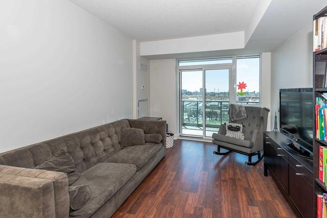 Lph16 - 35 Brian Peck Cres, Condo with 2 bedrooms, 2 bathrooms and 1 parking in Toronto ON | Image 5