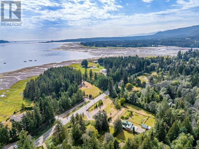 8185 Island Hwy S, House detached with 4 bedrooms, 4 bathrooms and 6 parking in Comox Valley A BC | Image 33