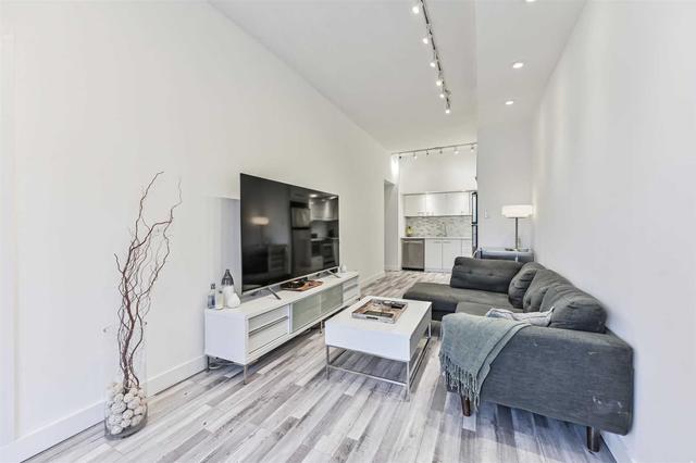 3009 - 25 The Esplanade St, Condo with 2 bedrooms, 1 bathrooms and 0 parking in Toronto ON | Image 7