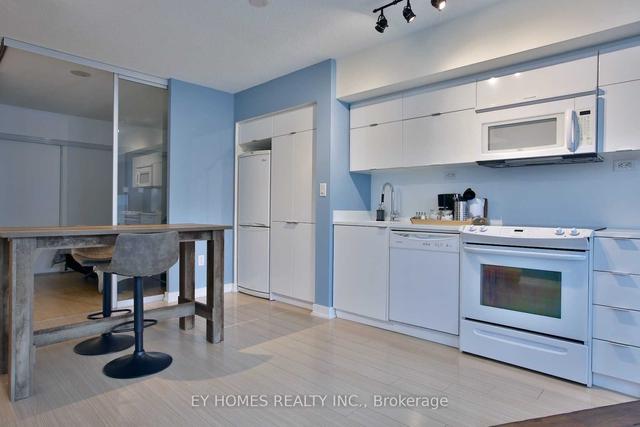 932 - 21 Iceboat Terr, Condo with 1 bedrooms, 1 bathrooms and 0 parking in Toronto ON | Image 14