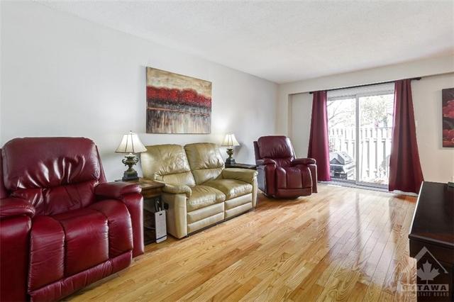 1824 Axminster Court, Townhouse with 3 bedrooms, 2 bathrooms and 2 parking in Ottawa ON | Image 5