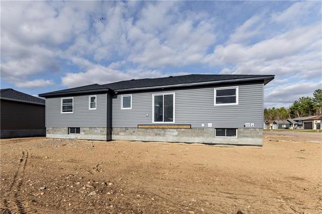 32 Durant Street, House detached with 4 bedrooms, 3 bathrooms and 4 parking in Petawawa ON | Image 24