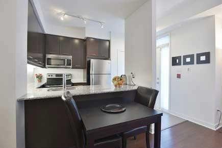 07 - 370 Square One Dr, Townhouse with 3 bedrooms, 3 bathrooms and 2 parking in Mississauga ON | Image 8