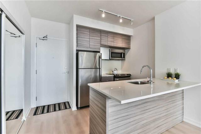 405 - 62 Forest Manor Rd, Condo with 2 bedrooms, 1 bathrooms and 1 parking in Toronto ON | Image 1