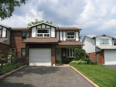 7 Apache Tr, House semidetached with 4 bedrooms, 3 bathrooms and 2 parking in Toronto ON | Image 1