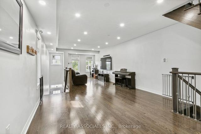 3634b St Clair Ave E, House attached with 4 bedrooms, 4 bathrooms and 1 parking in Toronto ON | Image 4