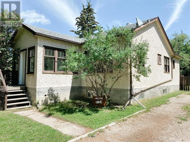 5235 53 Street, House detached with 3 bedrooms, 2 bathrooms and 2 parking in Rocky Mountain House AB | Card Image