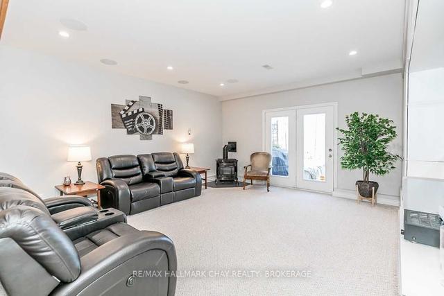 64 Woodcrest Rd, House detached with 2 bedrooms, 3 bathrooms and 8 parking in Barrie ON | Image 14