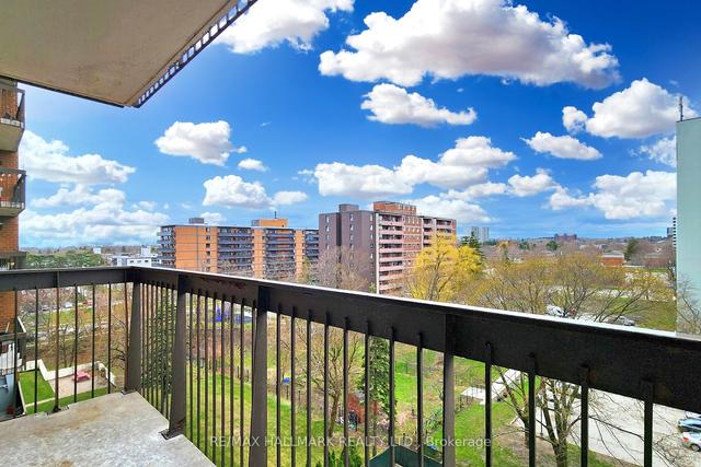 707 - 90 Ling Rd, Condo with 3 bedrooms, 2 bathrooms and 1 parking in Toronto ON | Image 2