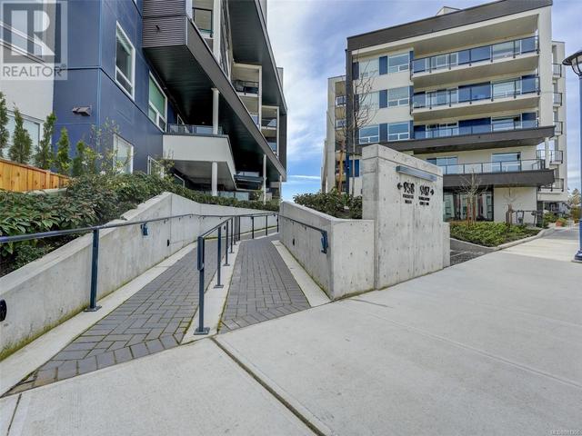 613 - 947 Whirlaway Cres, Condo with 3 bedrooms, 2 bathrooms and 2 parking in Langford BC | Image 3