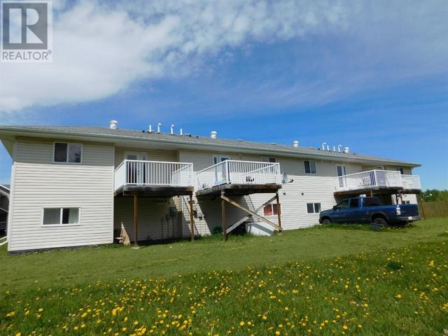 4920 - 59 Streetclose, House attached with 2 bedrooms, 1 bathrooms and 2 parking in Rocky Mountain House AB | Image 2