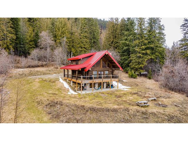 682 Lower Inonoaklin Rd, House detached with 3 bedrooms, 3 bathrooms and 10 parking in Central Kootenay K BC | Image 38