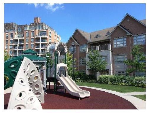 th9 - 2460 Prince Michael Dr, Condo with 3 bedrooms, 3 bathrooms and 0 parking in Oakville ON | Image 3