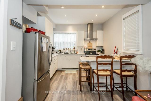 100 Queen St W, House detached with 4 bedrooms, 2 bathrooms and 3 parking in Cambridge ON | Image 3