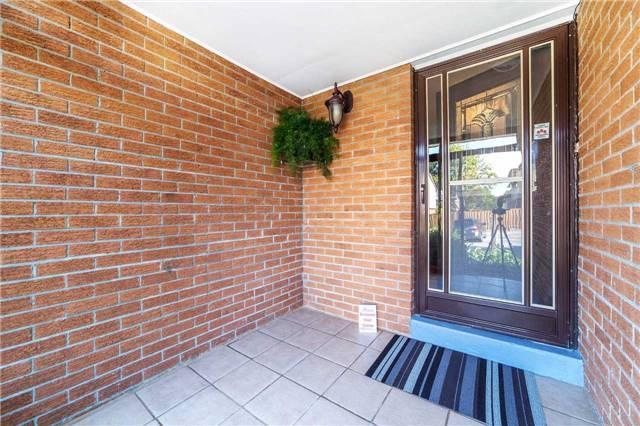 22 - 30 Dundalk Dr, Townhouse with 3 bedrooms, 2 bathrooms and 1 parking in Toronto ON | Image 2