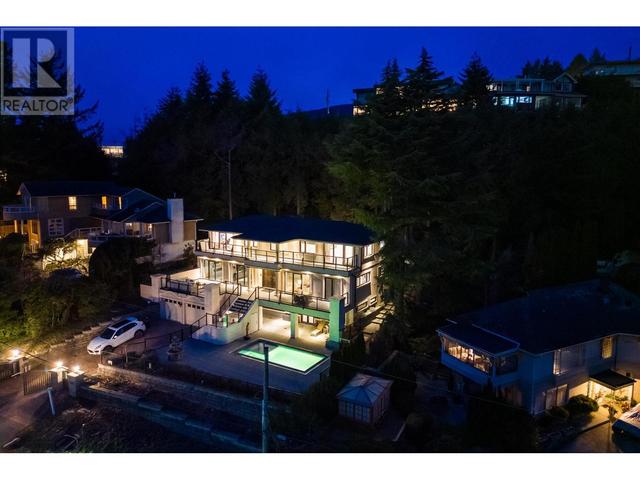 863 Younette Drive, House detached with 7 bedrooms, 7 bathrooms and 4 parking in West Vancouver BC | Image 2
