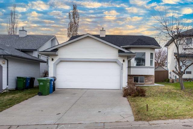 244 Coverdale Court Ne, House detached with 6 bedrooms, 3 bathrooms and 4 parking in Calgary AB | Image 2