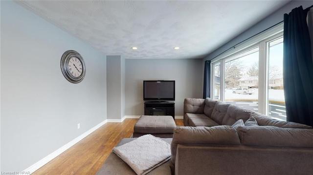 20 Sherwood Crescent, House detached with 3 bedrooms, 1 bathrooms and 5 parking in South Huron ON | Image 12