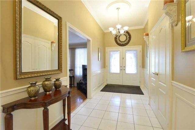 230 Weldrick Rd W, House detached with 4 bedrooms, 3 bathrooms and 6 parking in Richmond Hill ON | Image 3