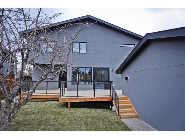 56 45 Street Sw, House detached with 6 bedrooms, 4 bathrooms and 2 parking in Calgary AB | Image 3