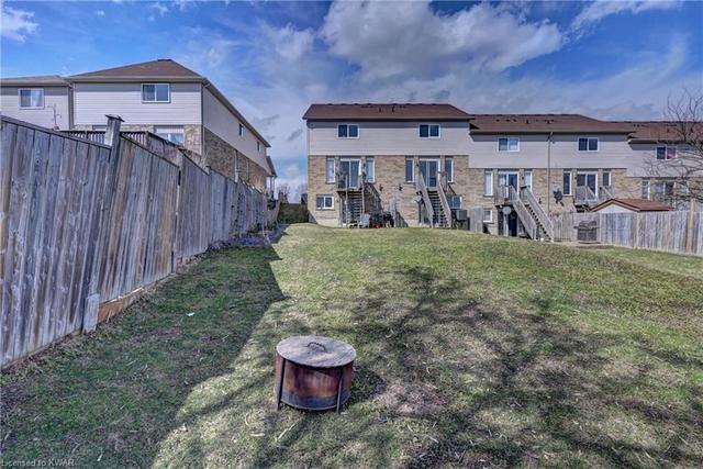 212 Red Clover Court, House attached with 3 bedrooms, 1 bathrooms and 2 parking in Kitchener ON | Image 9