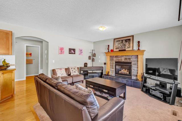 102 Evansbrooke Way Nw, House detached with 3 bedrooms, 2 bathrooms and 4 parking in Calgary AB | Image 2