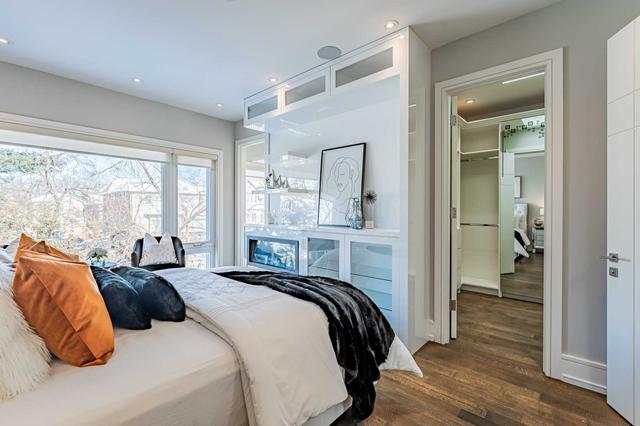 330 Douglas Ave, House detached with 4 bedrooms, 5 bathrooms and 2 parking in Toronto ON | Image 14