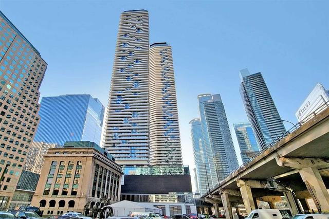 2110 - 100 Harbour St, Condo with 3 bedrooms, 2 bathrooms and 0 parking in Toronto ON | Image 1