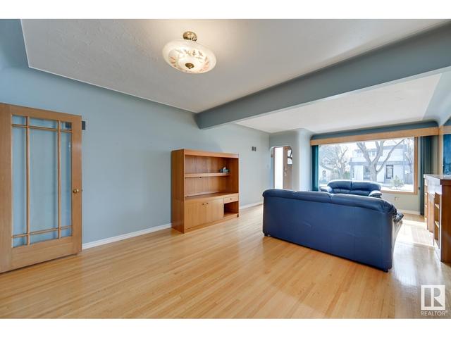 9858 87 Av Nw, House other with 4 bedrooms, 2 bathrooms and null parking in Edmonton AB | Image 6