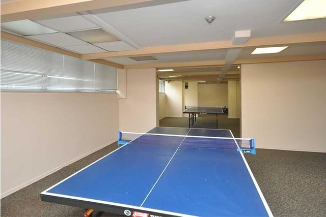 402 - 11 Wincott Dr, Condo with 1 bedrooms, 1 bathrooms and 1 parking in Toronto ON | Image 3