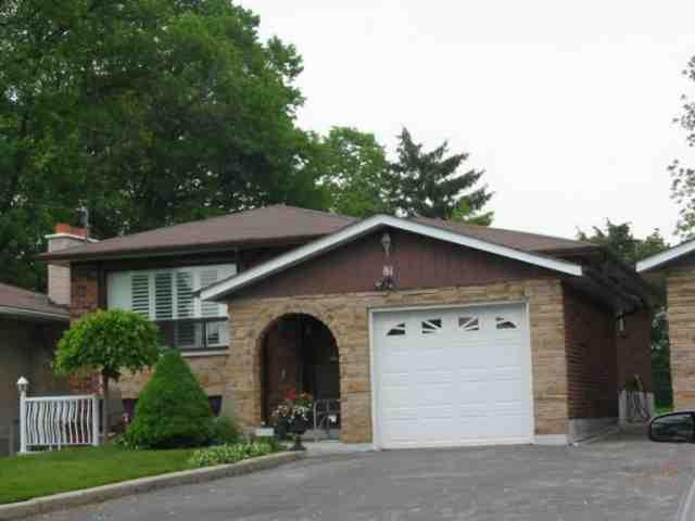 81 Rosemount Dr, House detached with 3 bedrooms, 2 bathrooms and 4 parking in Toronto ON | Image 1