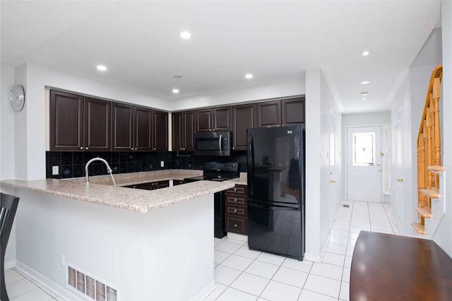 60 Feather Top Lane, House semidetached with 3 bedrooms, 3 bathrooms and 3 parking in Brampton ON | Image 3