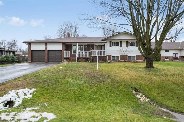 3332 Mason Dr, House detached with 3 bedrooms, 2 bathrooms and 8 parking in Innisfil ON | Image 1