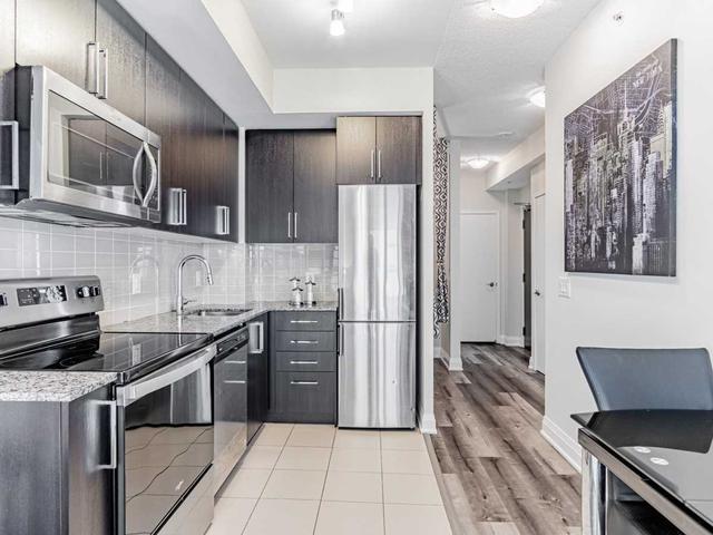 712 - 840 Queens Plate Dr, Condo with 1 bedrooms, 2 bathrooms and 1 parking in Toronto ON | Image 2