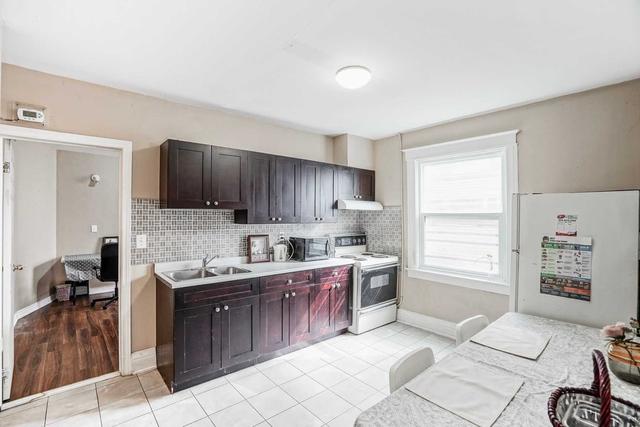 176 Church St, House detached with 6 bedrooms, 2 bathrooms and 2 parking in St. Catharines ON | Image 16