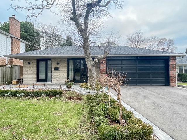 29 Skyview Cres, House detached with 3 bedrooms, 3 bathrooms and 4 parking in Toronto ON | Image 1