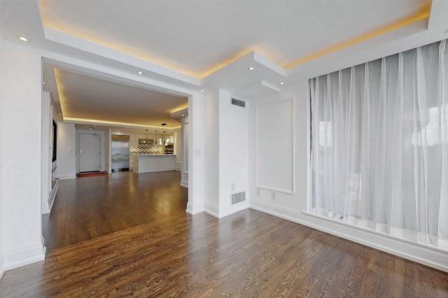 501 - 100 Observatory Lane, Condo with 2 bedrooms, 2 bathrooms and 2 parking in Richmond Hill ON | Image 2